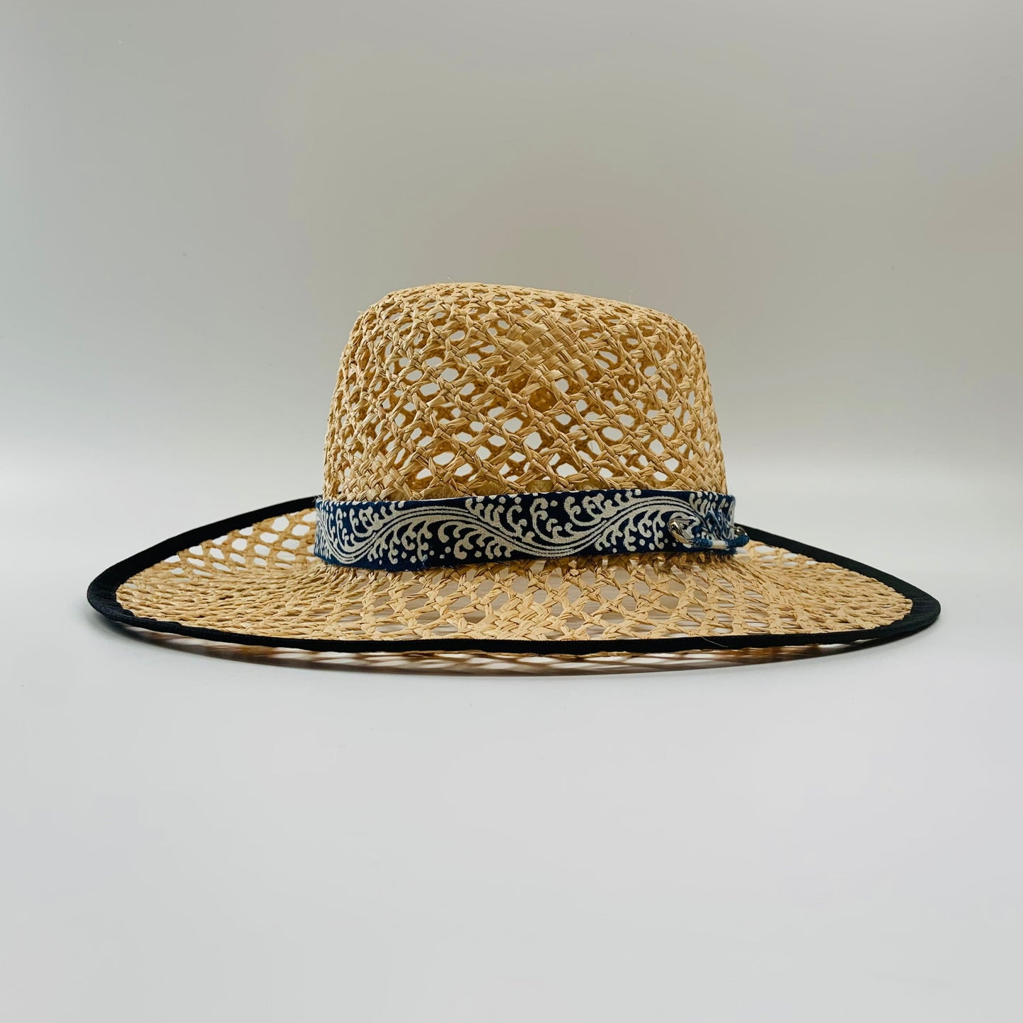 Bucket LIG00080