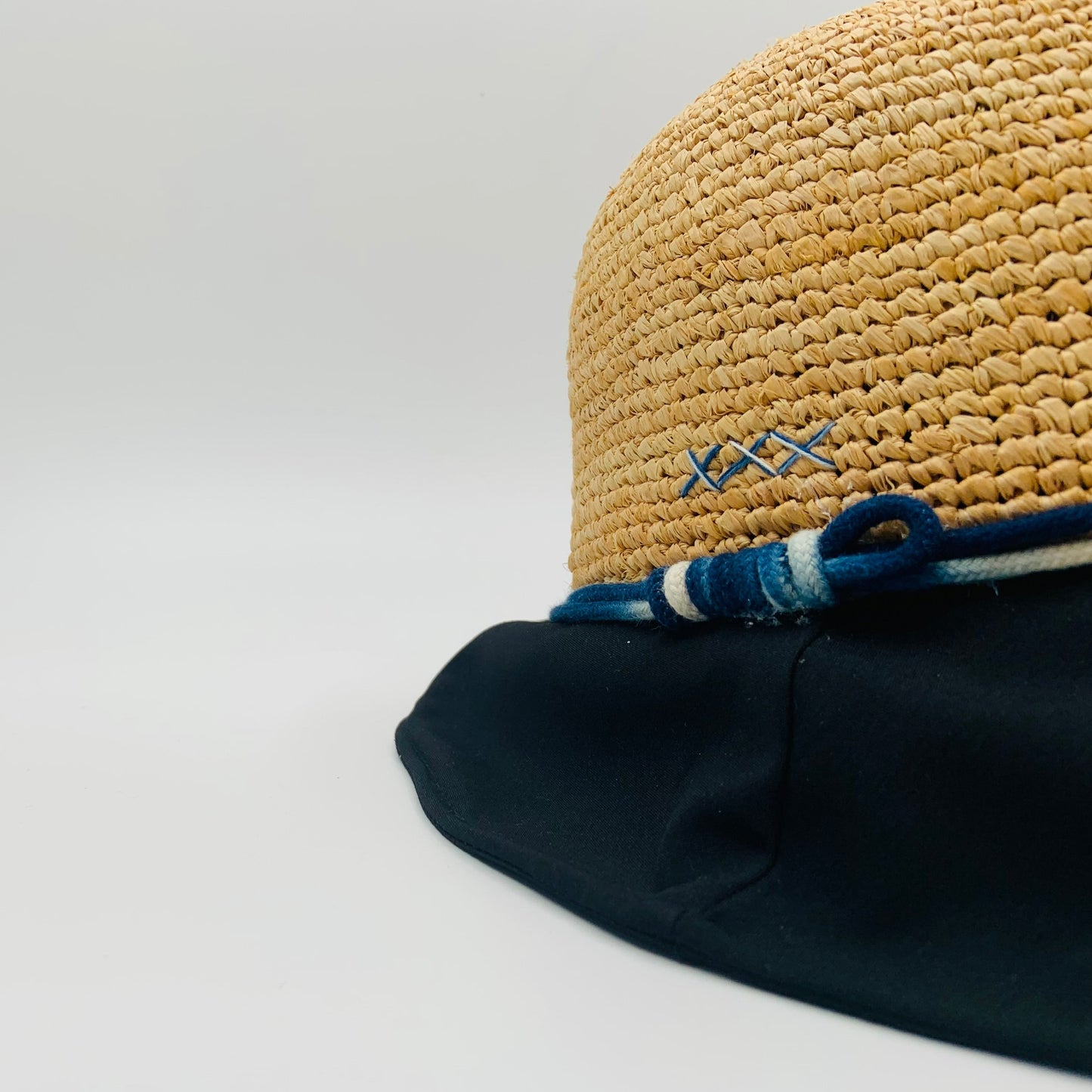 Bucket LIG00100