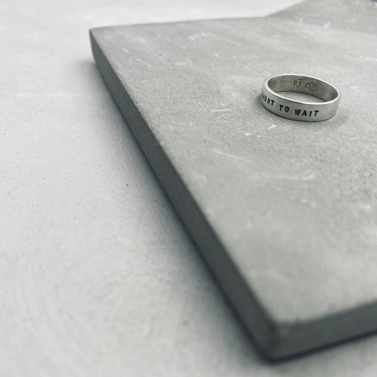 Reminder J Ring "LIFE IS TOO SHORT TO WAIT" R005